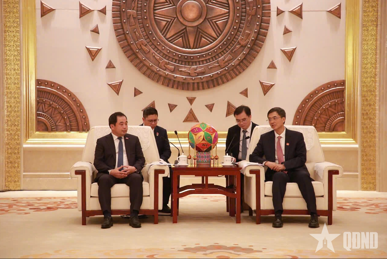 Bí thư Thành ủy Hà Nội Trần Đức Thắng hội kiến Bí thư Khu ủy Khu tự trị dân tộc Choang Quảng Tây Trần Cương